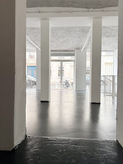 Spacious Gallery Space in the Haut Marais - Image 4