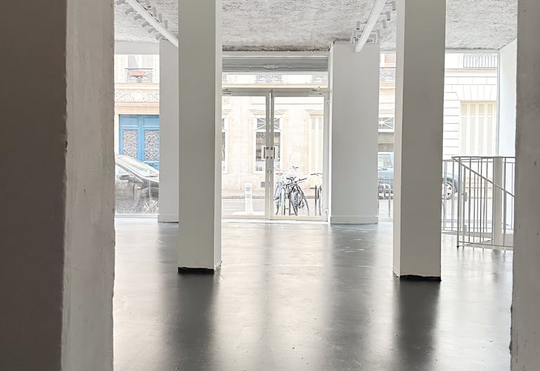 Spacious Gallery Space in the Haut Marais - Image 4