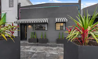 Glamorous sexy club vibe indoor outdoor flow - Image 1