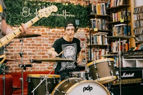 Store Stage at Nivessa Hollywood - Image 37