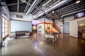 Chic industrial space with a cyc stage - Image 0