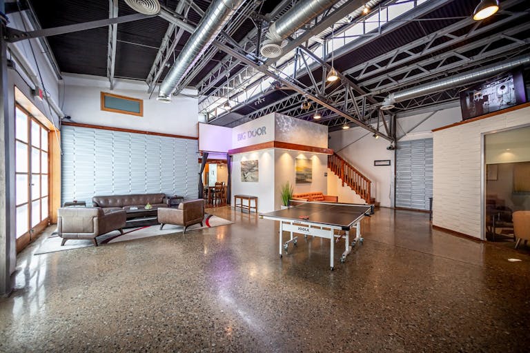 Chic industrial space with a cyc stage - Image 0