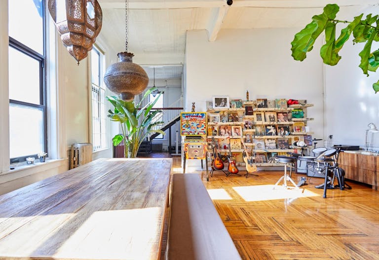 Spacious Chelsea Art Loft - Image 2