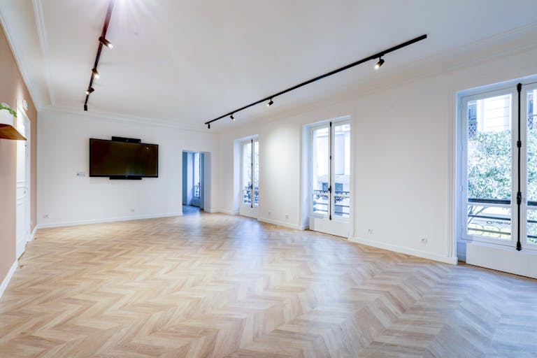 Haussmannian Event Apartment: Corporate Seminars, Conferences, Showrooms... - Image 2
