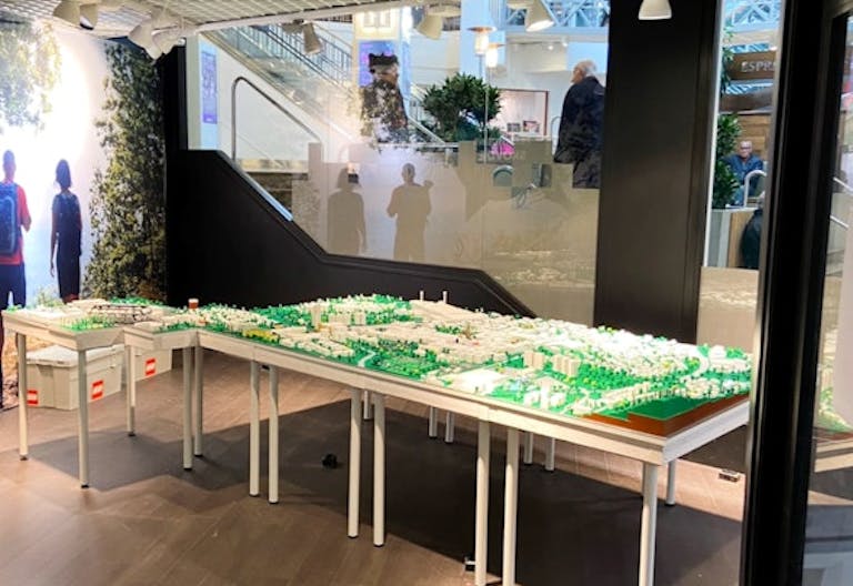 Used as a popup for building Skövde in lego at Commerce - Image 0