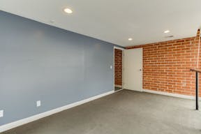 Trendy Building in Beverly Hills - Image 20