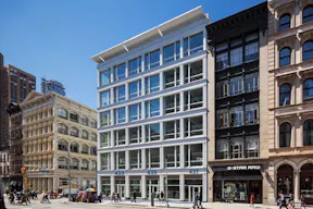 Prime Broadway SoHo Popup Shop available - 25ft of frontage and high foot traffic - Image 1