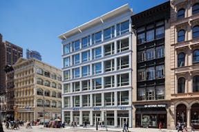 Prime  Broadway SoHo Popup Shop available - 25ft of frontage and high foot traffic - Image 1