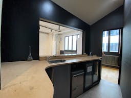 Entire art gallery in Le Marais, Paris - Image 23