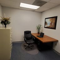 2 story building in grate location, close to downtown Seattle, Magnolia and Ballard center. It has 12 designated parking spaces and garage. Updates available.. - Image 7