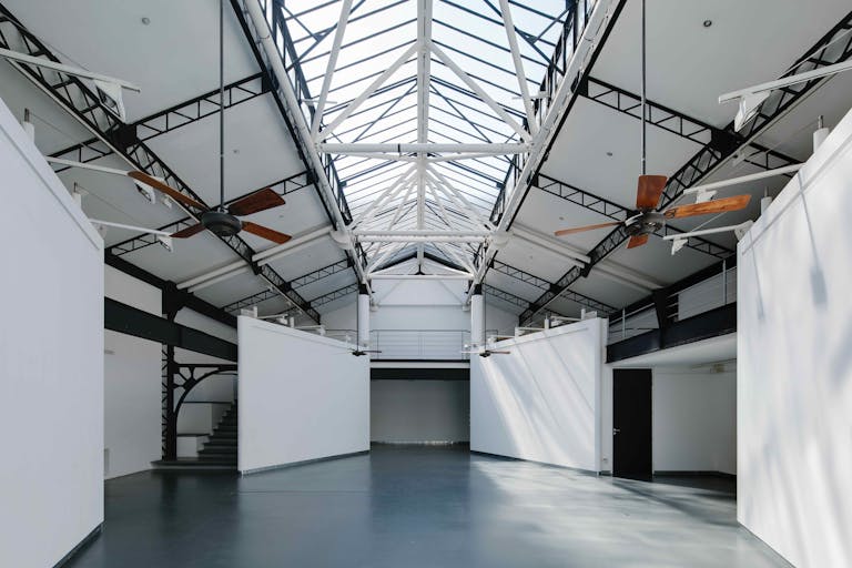 Industrial Style Space in Lively Bastille - Image 3