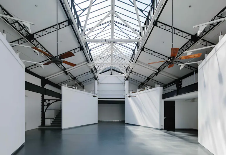 Industrial Style Space in Lively Bastille - Image 3
