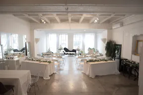 DTLA Grand Loft with High Ceilings - Image 12