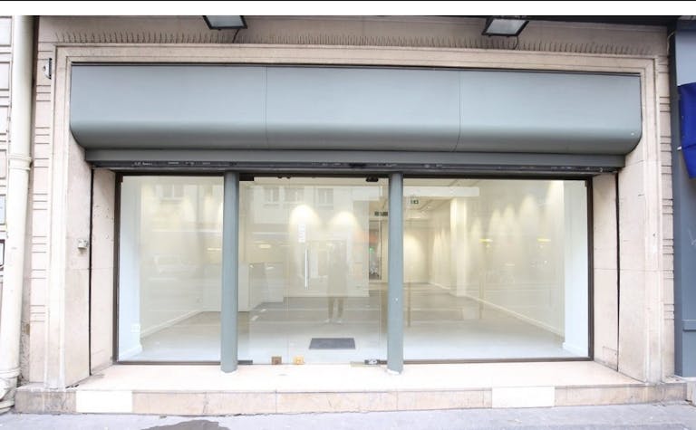 Shop in Paris France - Image 2