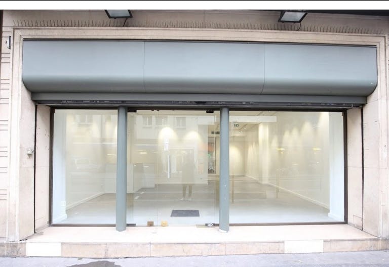 Shop in Paris France - Image 2