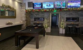 Sophisticated bar and lounge in the heart of downtown - Image 3