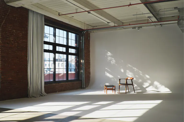Spacious & Bright Daylight Studio in Greenpoint Luxury building - Image 0