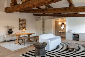 Chateau de caractère avec intérieur design. - Image 2