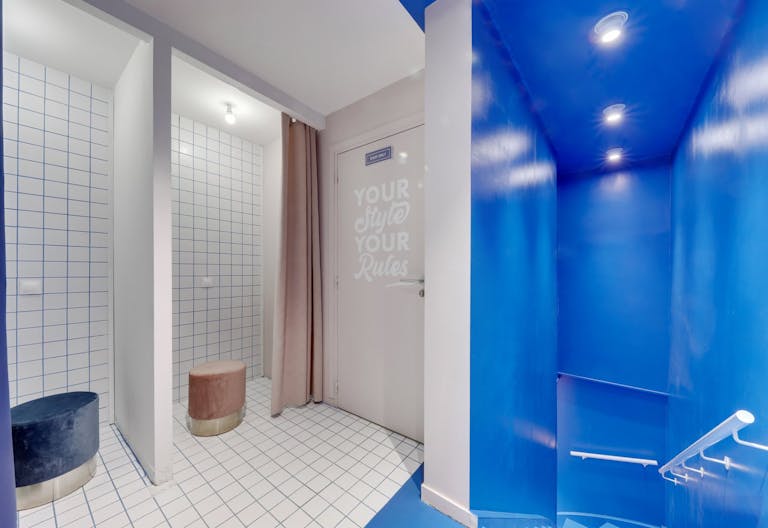 Superb Boutique - Prime Location - Bastille District - Image 4