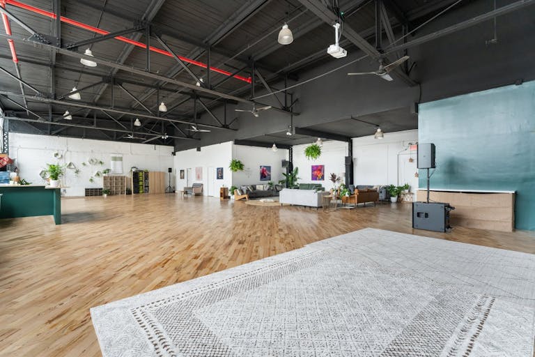 A Real Brooklyn ?: 4,400 Sq Ft Loft in DUMBO with Hardwood Floors, High Ceilings, Natural Light, and Premium Sound & Lighting?Perfect for Any Event! - Image 1