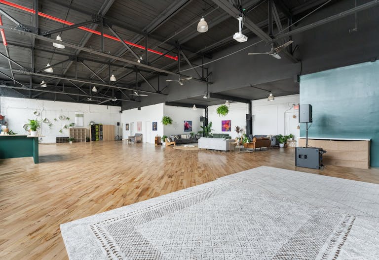 A Real Brooklyn ?: 4,400 Sq Ft Loft in DUMBO with Hardwood Floors, High Ceilings, Natural Light, and Premium Sound & Lighting?Perfect for Any Event! - Image 1
