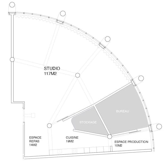 Showroom 160 m² – style industriel - lumière du jour/baie vitrée panoramique – Paris 11e - Image 4