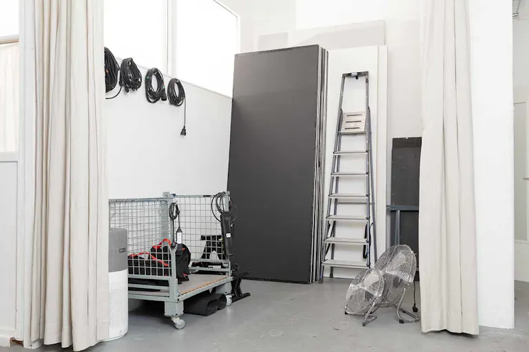 Top Floor Industrial Loft in Neukölln - Image 4