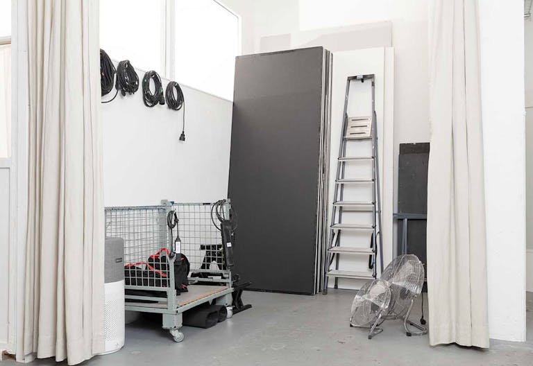 Top Floor Industrial Loft in Neukölln - Image 4