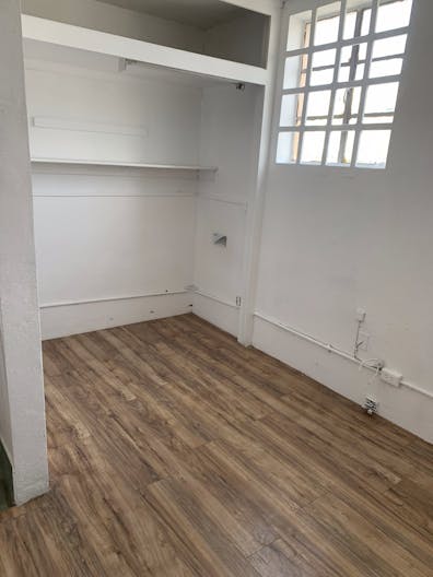 Office/Art Studio/Construction Yard/ - Image 2