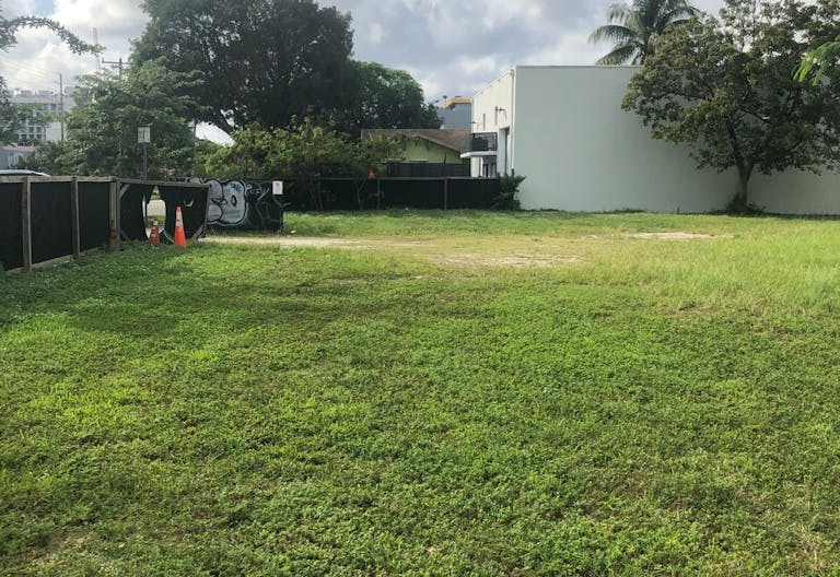 Outdoor space in Edgewater/Wynwood Miami - Image 1