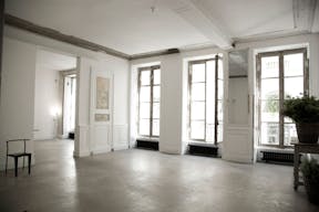 Showroom  in a Historic Landmark  - Image 1