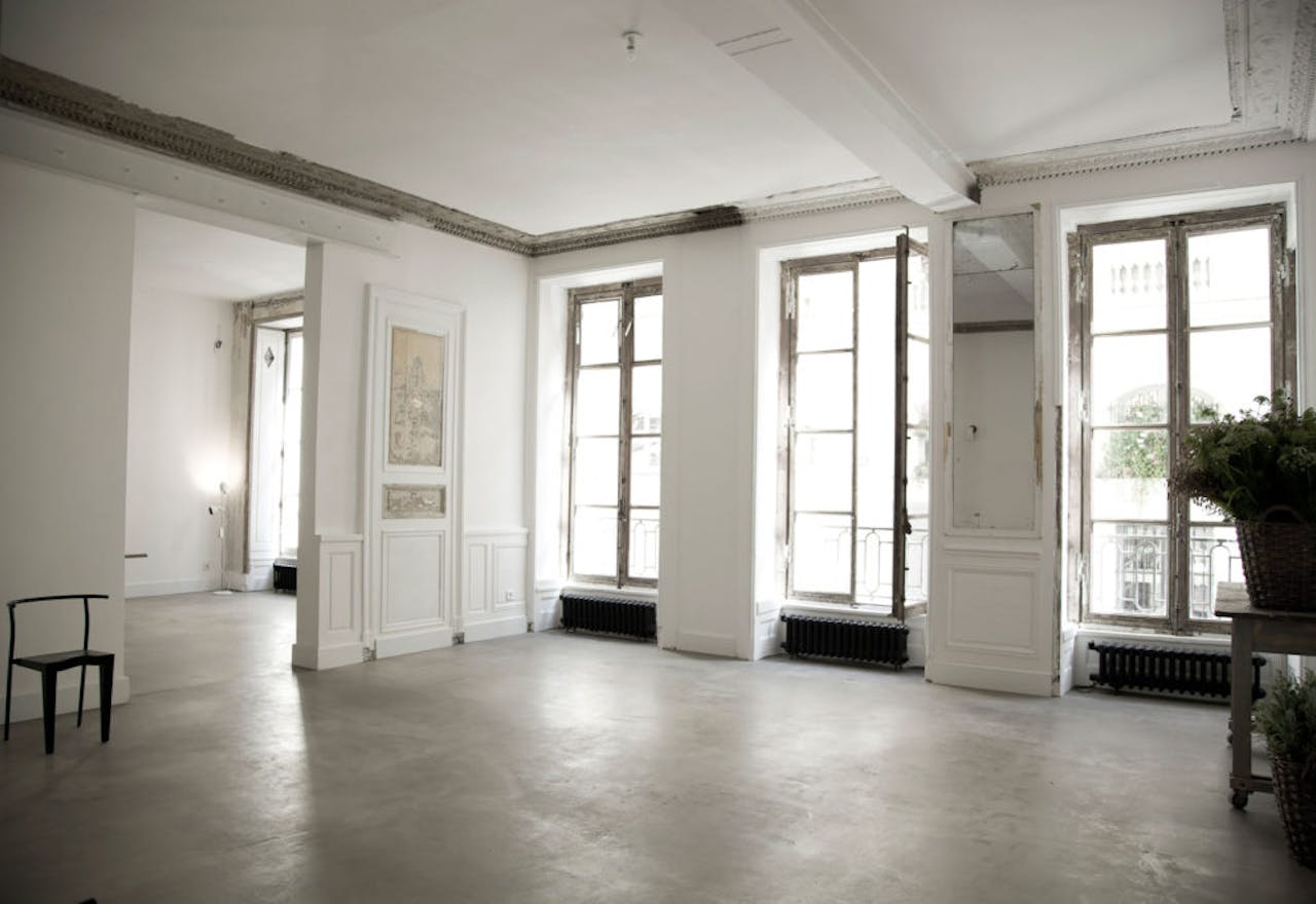 Showroom in a Historic Landmark - Image 1