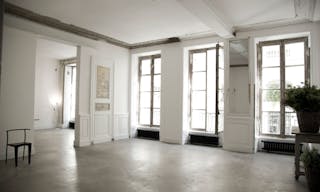 Showroom in a Historic Landmark - Image 1