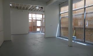 Ground Floor and Window Panel Advertising Space - prime retail pop-up space - Image 5