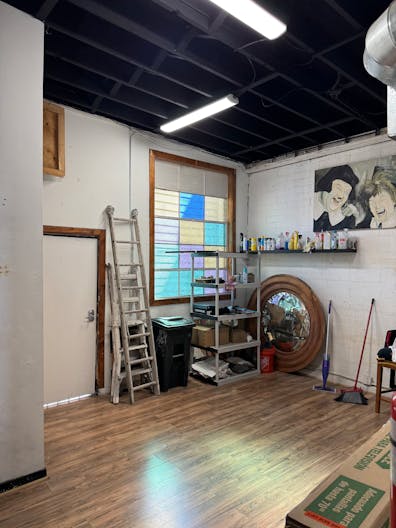 Retail Store – Prime Location! Month to Month - Image 4