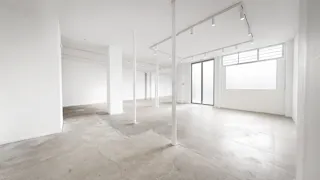 Large Showroom Rue Froissart - Image 8