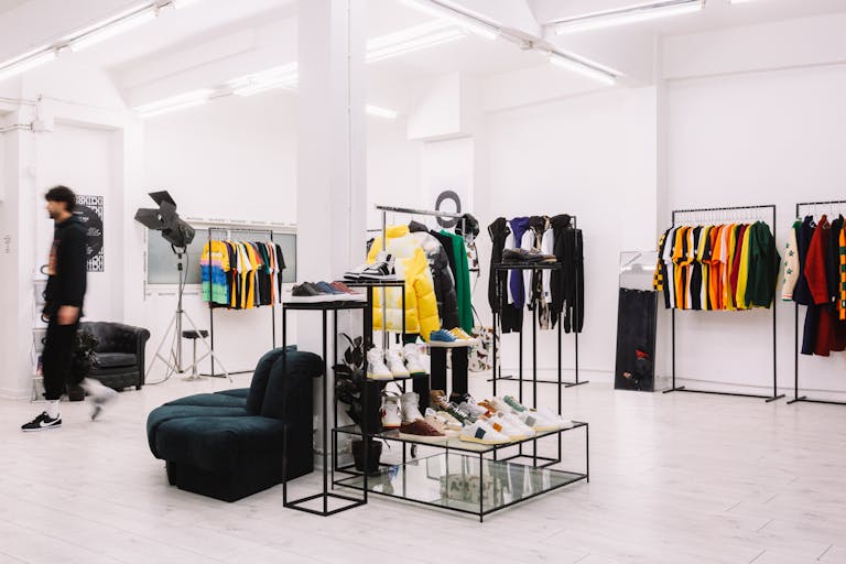 Un showroom 100% modulable dans le haut-Marais avec des volumes industriels. - Image 2