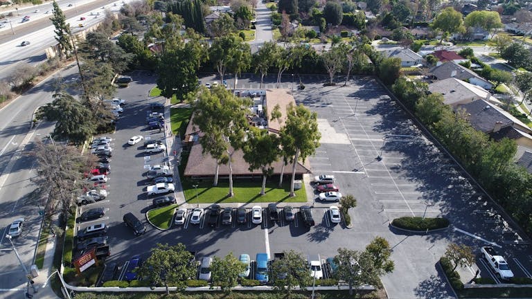 acant Restaurant available in excellent location - Image 4