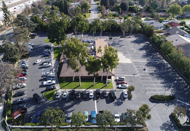 acant Restaurant available in excellent location - Image 4