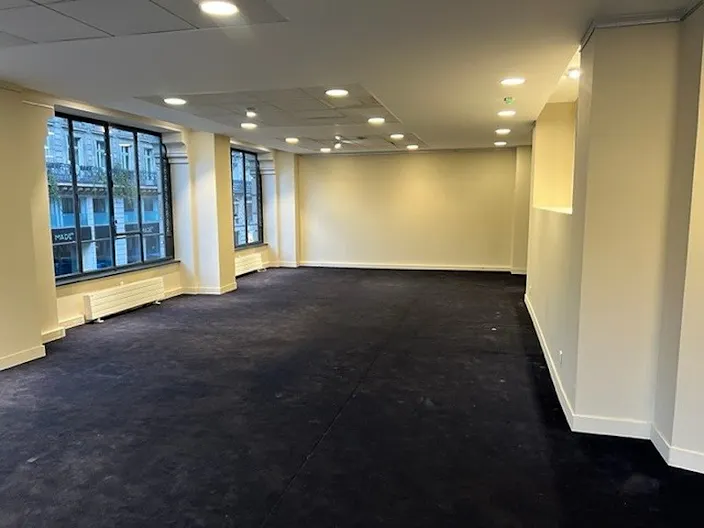 Corner Boutique - Prime Location - Place des Victoires - Ideal Pop-Up Store / FW Showroom - Image 4