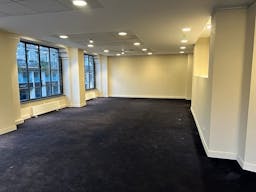 Corner Boutique - Prime Location - Place des Victoires - Ideal Pop-Up Store / FW Showroom - Image 4