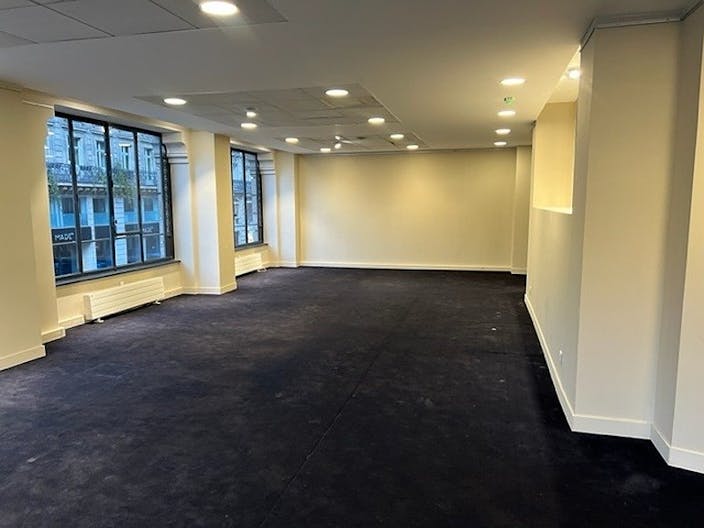 Corner Boutique - Prime Location - Place des Victoires - Ideal Pop-Up Store / FW Showroom - Image 4