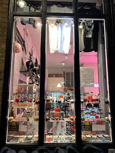 Window Shelf- Prime Spot- Brick Lane - Image 2