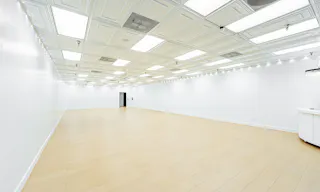 MID SIZE ALL WHITE VENUE IN ANAHEIM - Image 1