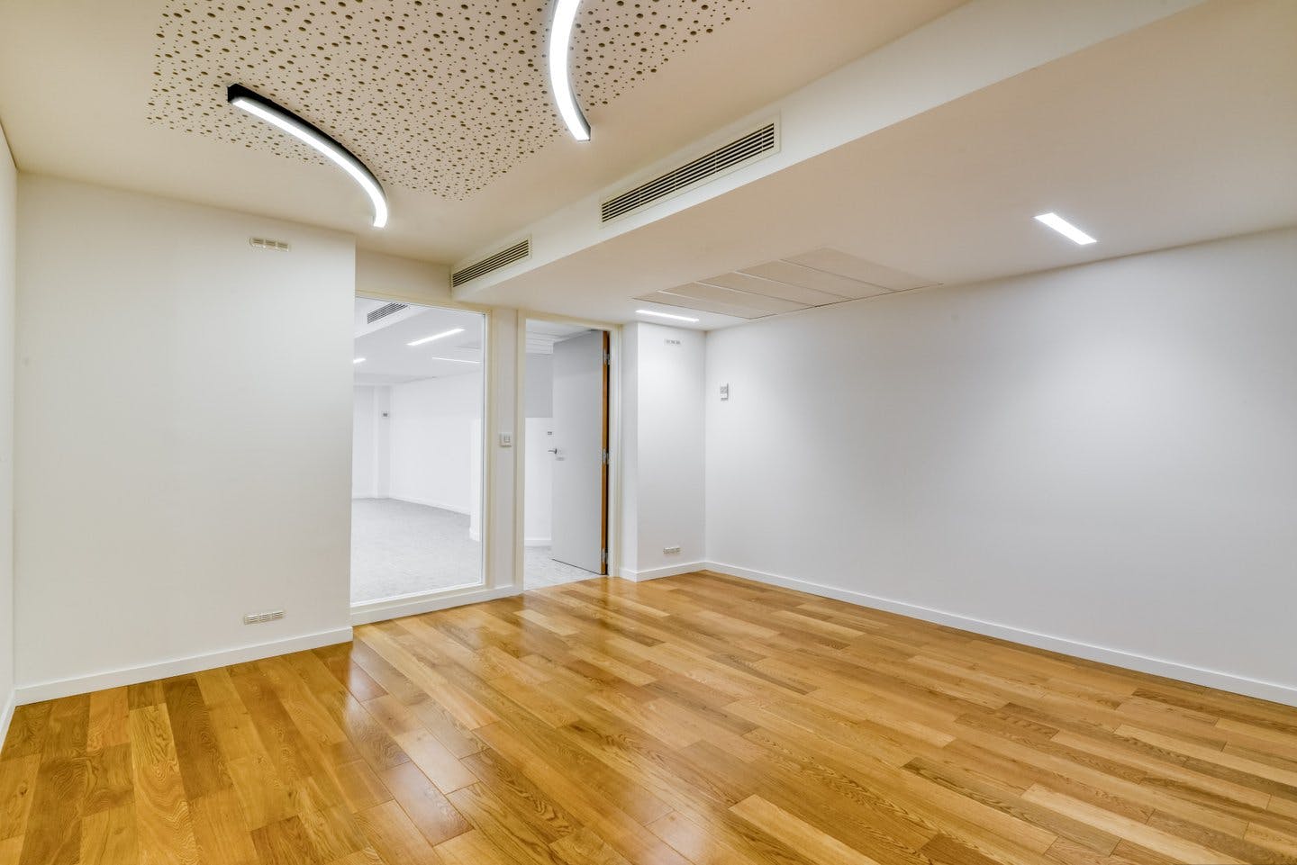 345 sqm Event and Showroom Space near Parc Monceau, Paris