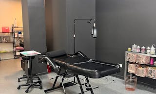 Spacious Boutique in Albany Park - Image 6