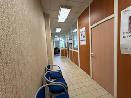 Décor/Lieu de tournage: Commissariat - Image 5
