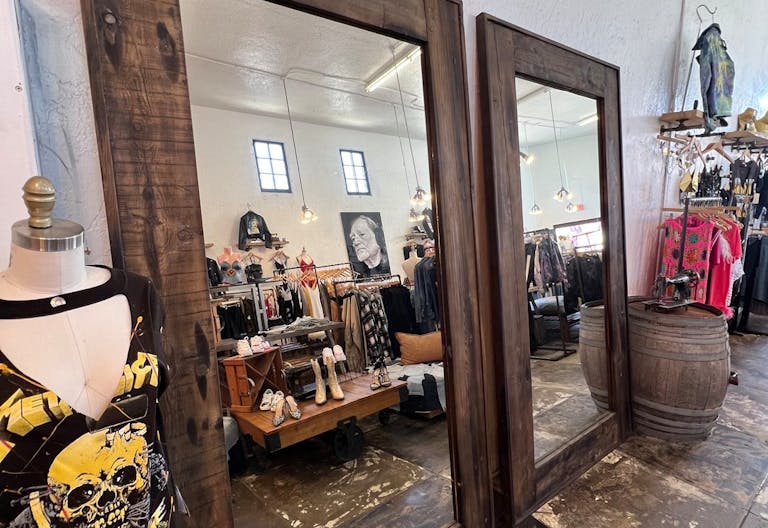 Boutique on Melrose Avenue - Image 2