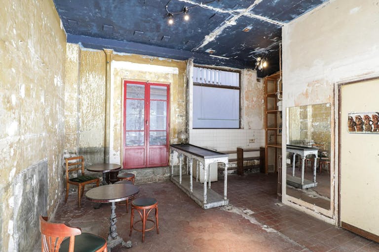 Superbe boutique devanture d'�poque, murs bruts - Image 1