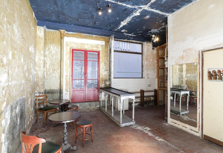 Superbe boutique devanture d'�poque, murs bruts - Image 1